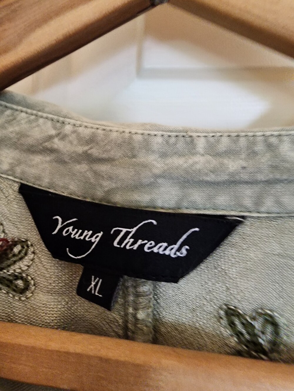 Young Threads Poet Blouse Top Embroidered Floral Velvet Size Xl Olive Bohemian - Picture 15 of 16